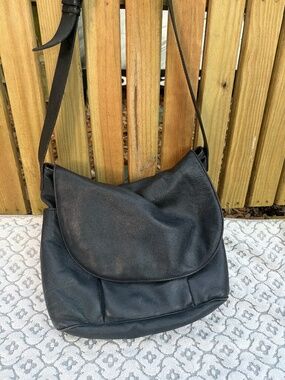 Levenger Leather messenger bag so many pockets